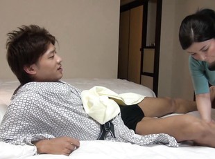Japanese hotel massage mature busty masseuse gives handjob